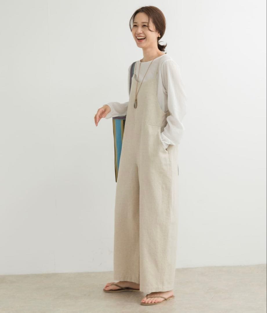 アーバンリサーチ ドアーズ　コットンリネンBACKギャザーサロペット