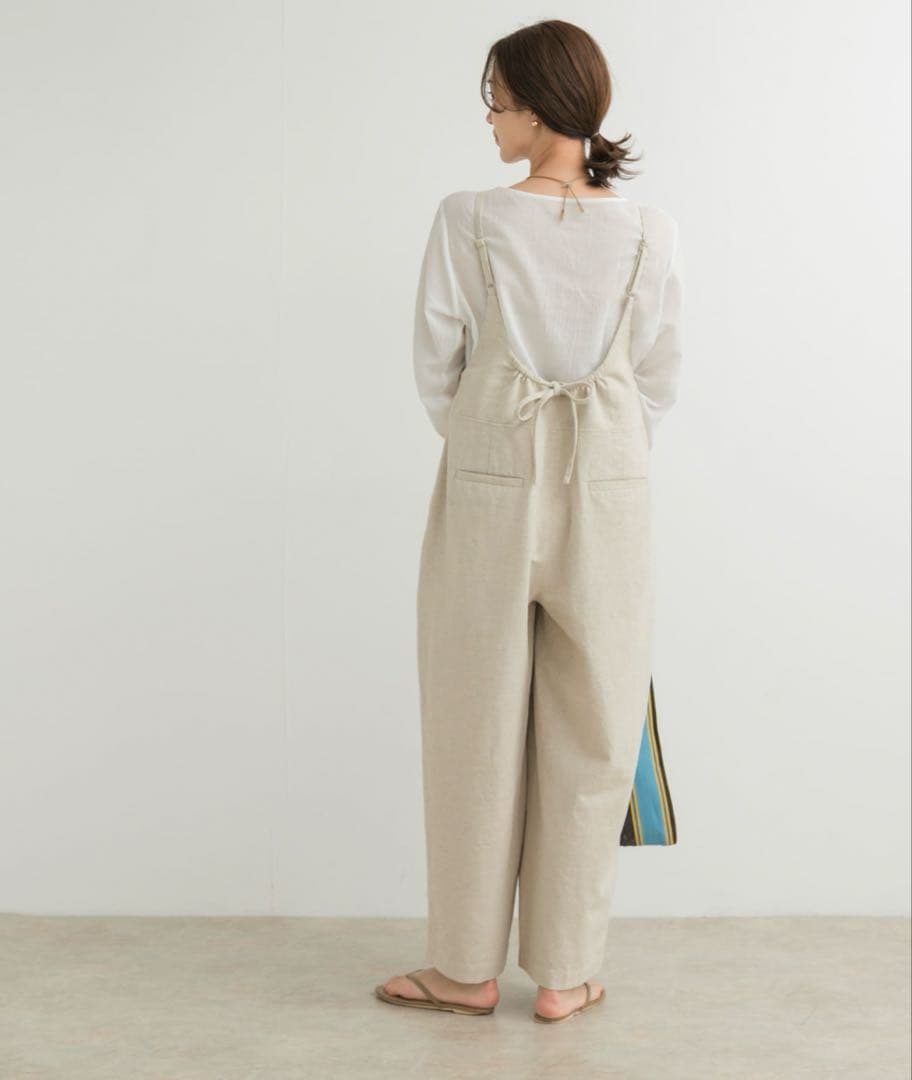 アーバンリサーチ ドアーズ　コットンリネンBACKギャザーサロペット