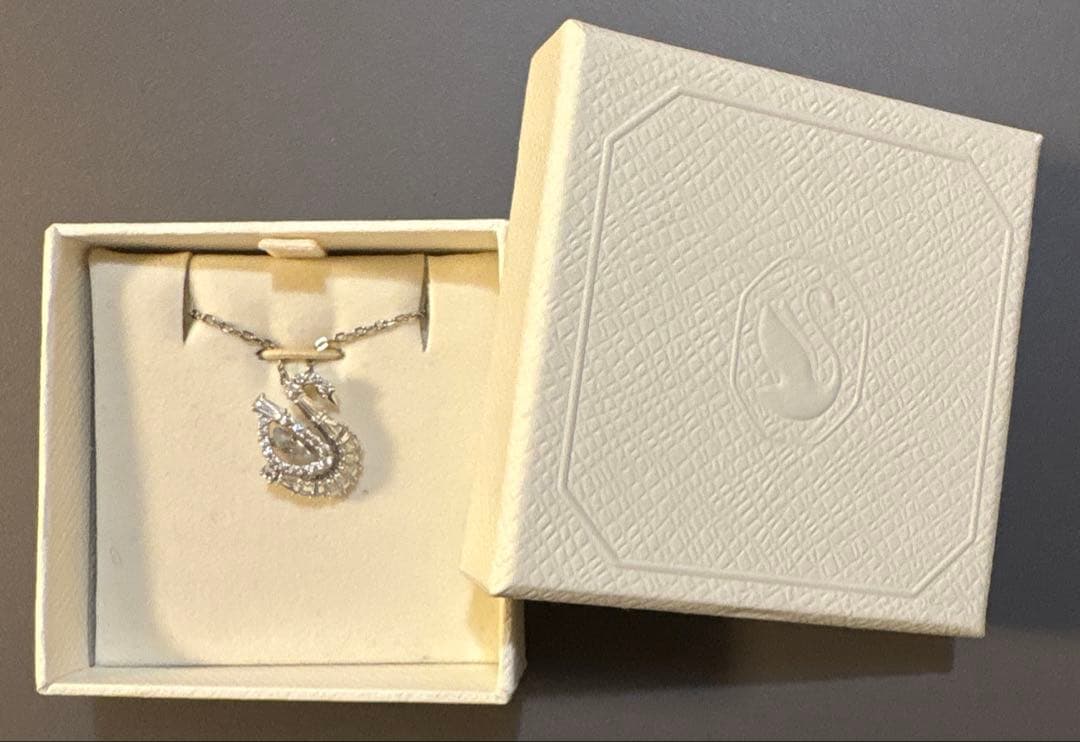 も*も様 スワロフスキー　スワン　ネックレス