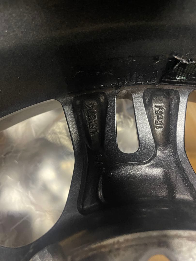 200系ハイエース　　6穴 139.7インチ 15インチ　6J +33ミリ