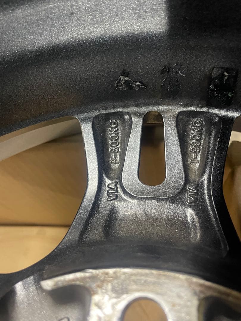 200系ハイエース　　6穴 139.7インチ 15インチ　6J +33ミリ