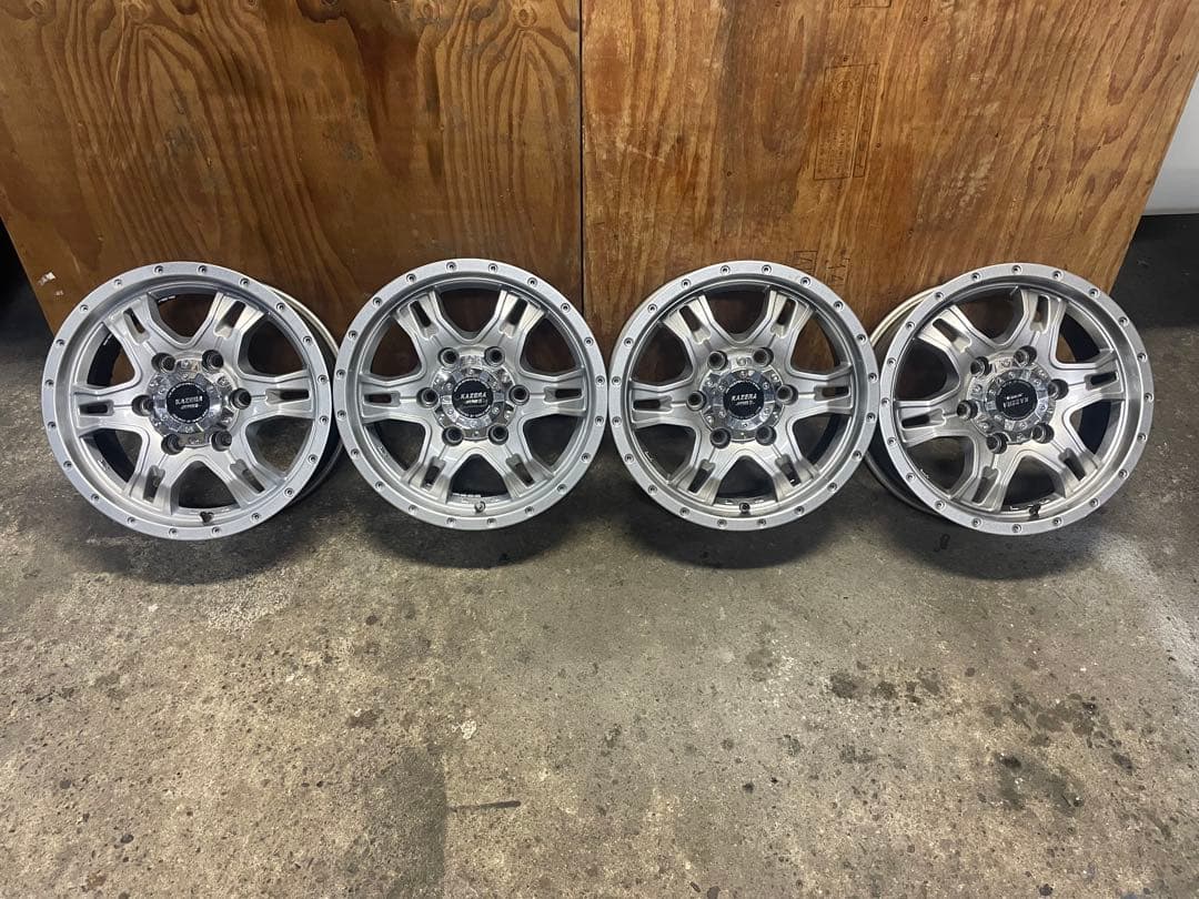 200系ハイエース　　6穴 139.7インチ 15インチ　6J +33ミリ