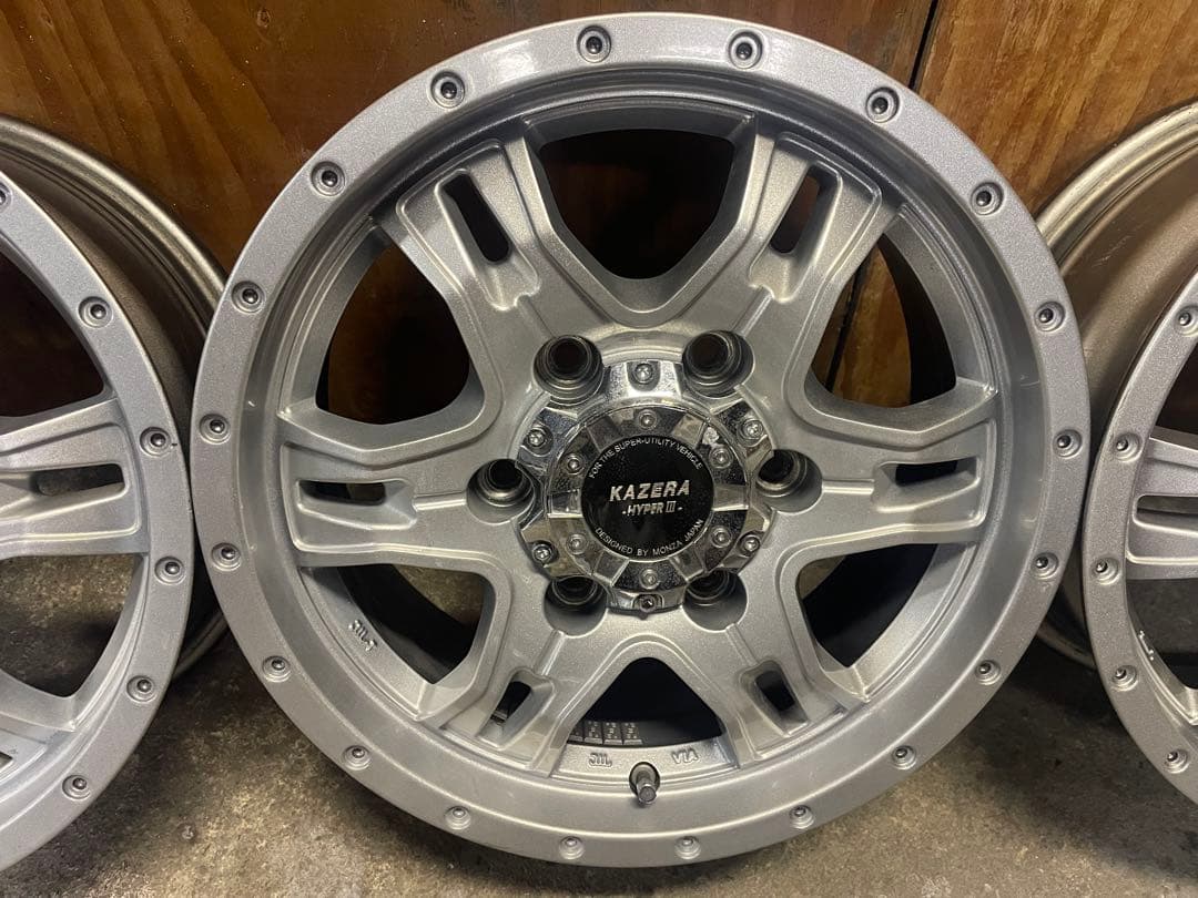 200系ハイエース　　6穴 139.7インチ 15インチ　6J +33ミリ