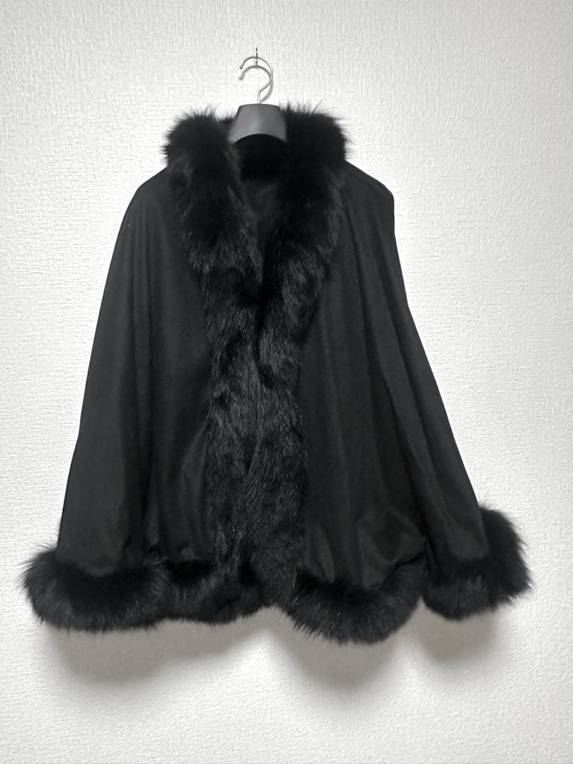ファー付き ブラックポンチョ・ケープコート