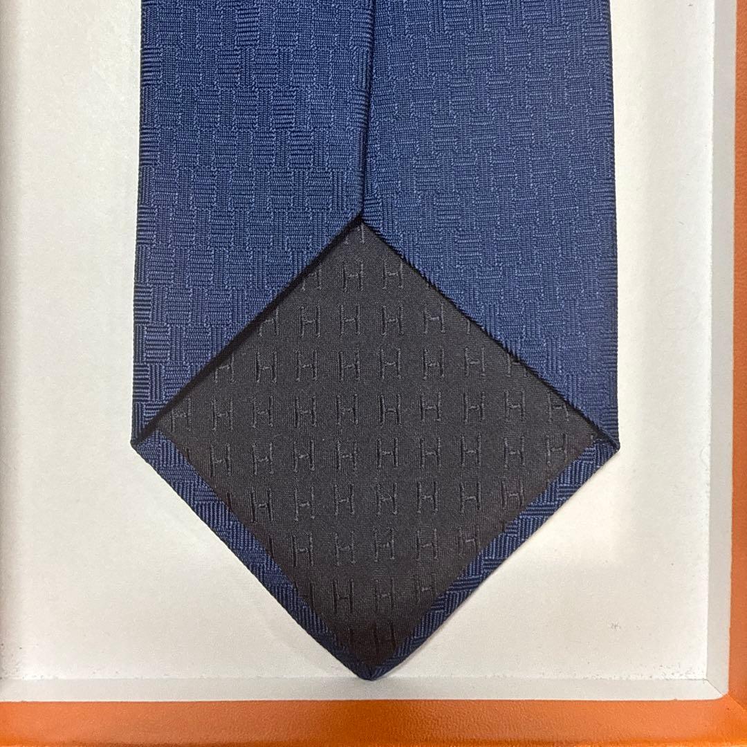 美品　エルメス　ネクタイ　紺　H柄ファソネ　馬柄ロゴ　シルクジャガード
