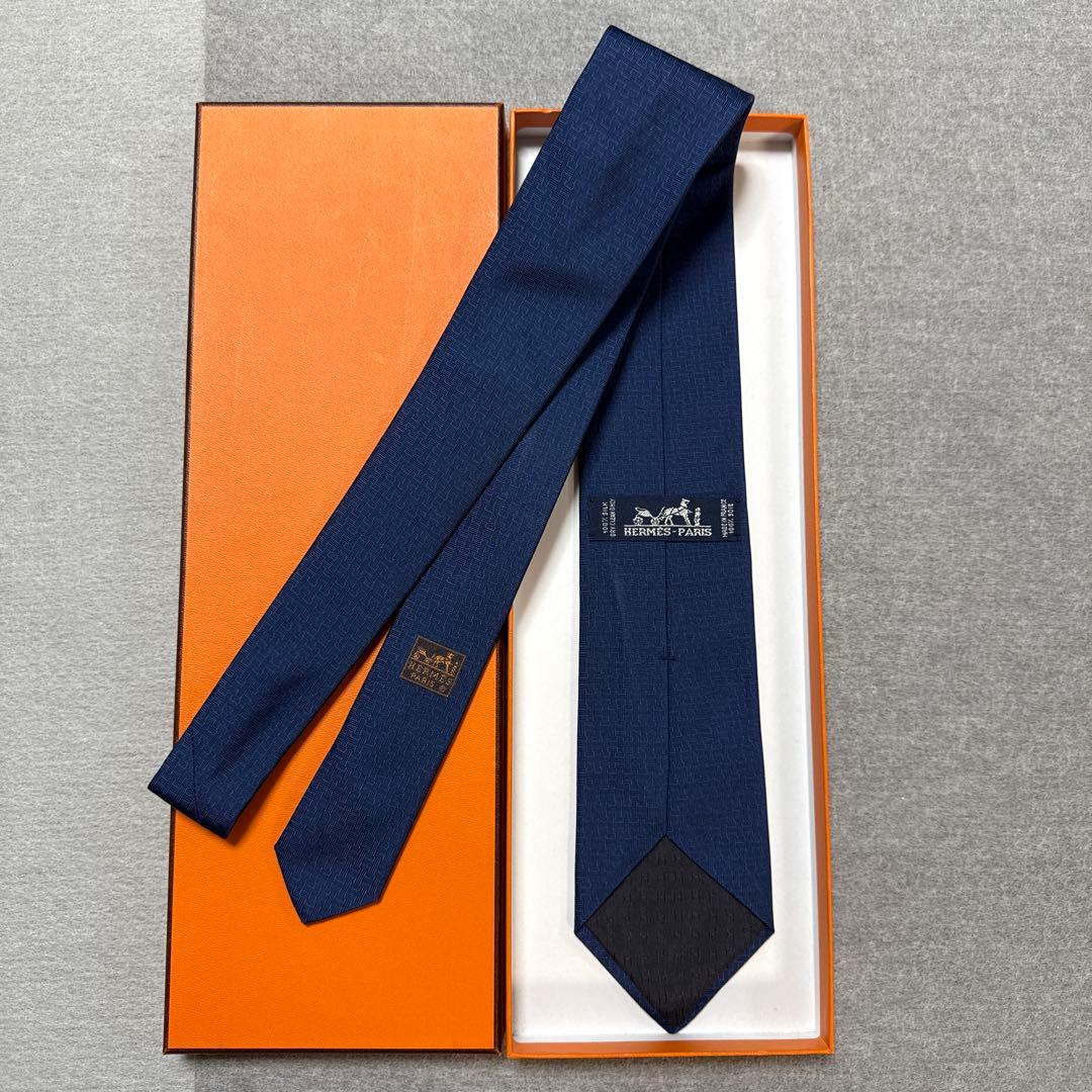 美品　エルメス　ネクタイ　紺　H柄ファソネ　馬柄ロゴ　シルクジャガード