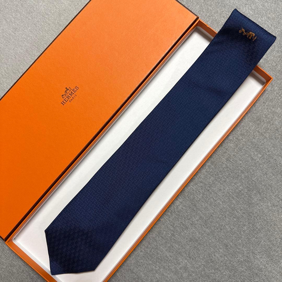 美品　エルメス　ネクタイ　紺　H柄ファソネ　馬柄ロゴ　シルクジャガード