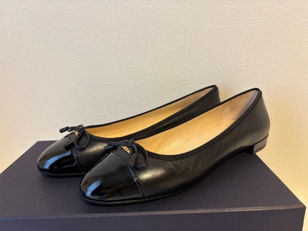 新品　PRADAプラダ　フラットシューズ　パンプス　リボン　ブラック 黒　バレエ
