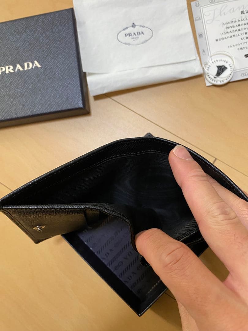 PRADA サファイアーノ　ブラック 二つ折り財布