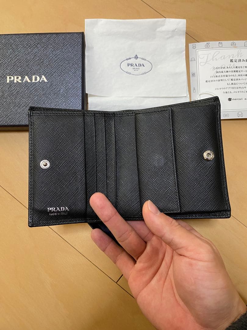PRADA サファイアーノ　ブラック 二つ折り財布
