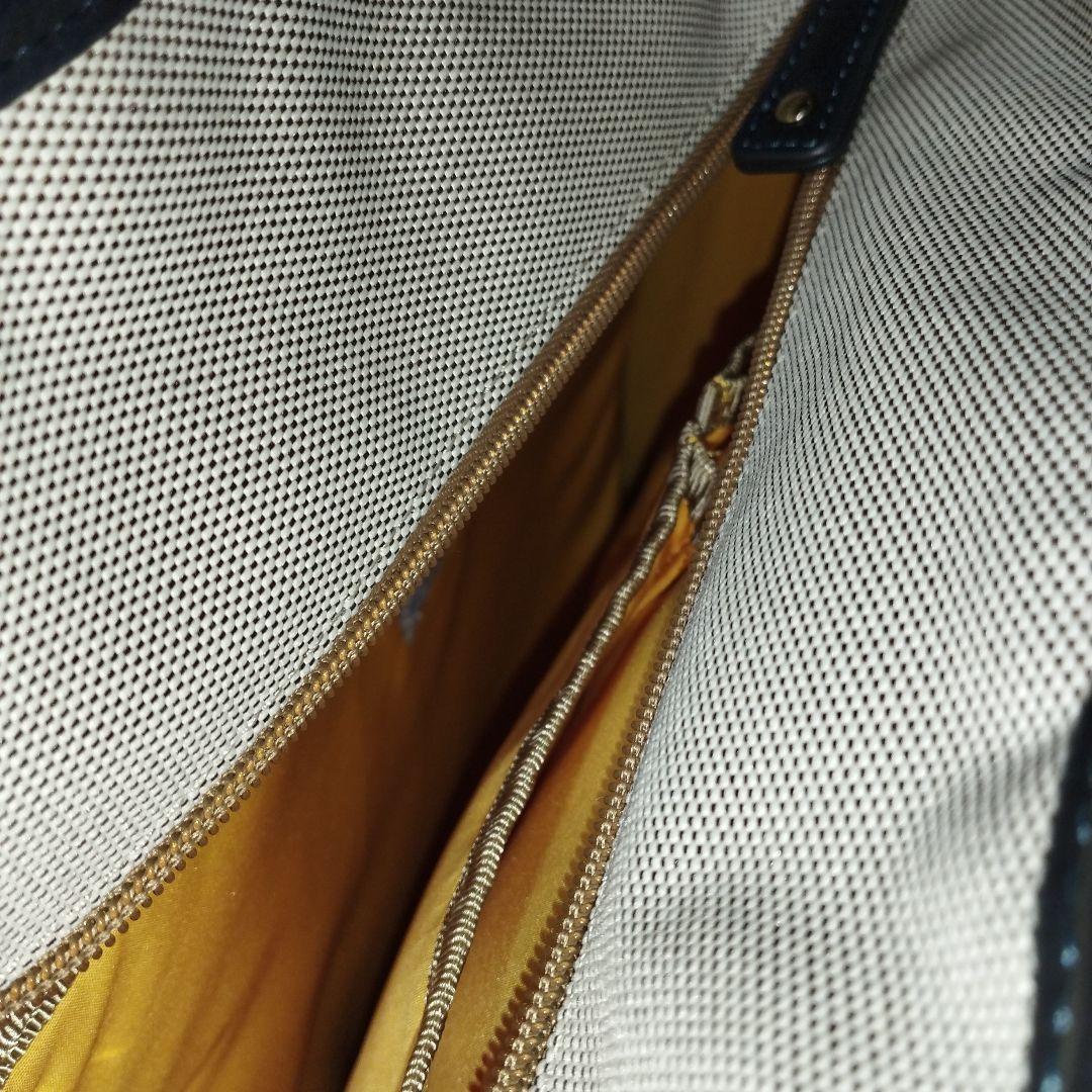 スワニー　ピーターラビット刺繍付きキャリーケース