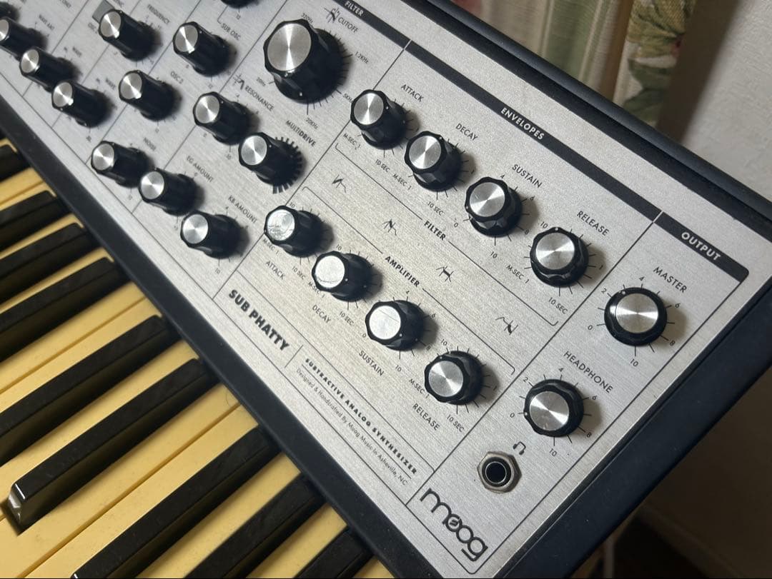 Moog SUB PHATTY アナログシンセサイザー難あり送料込みです。