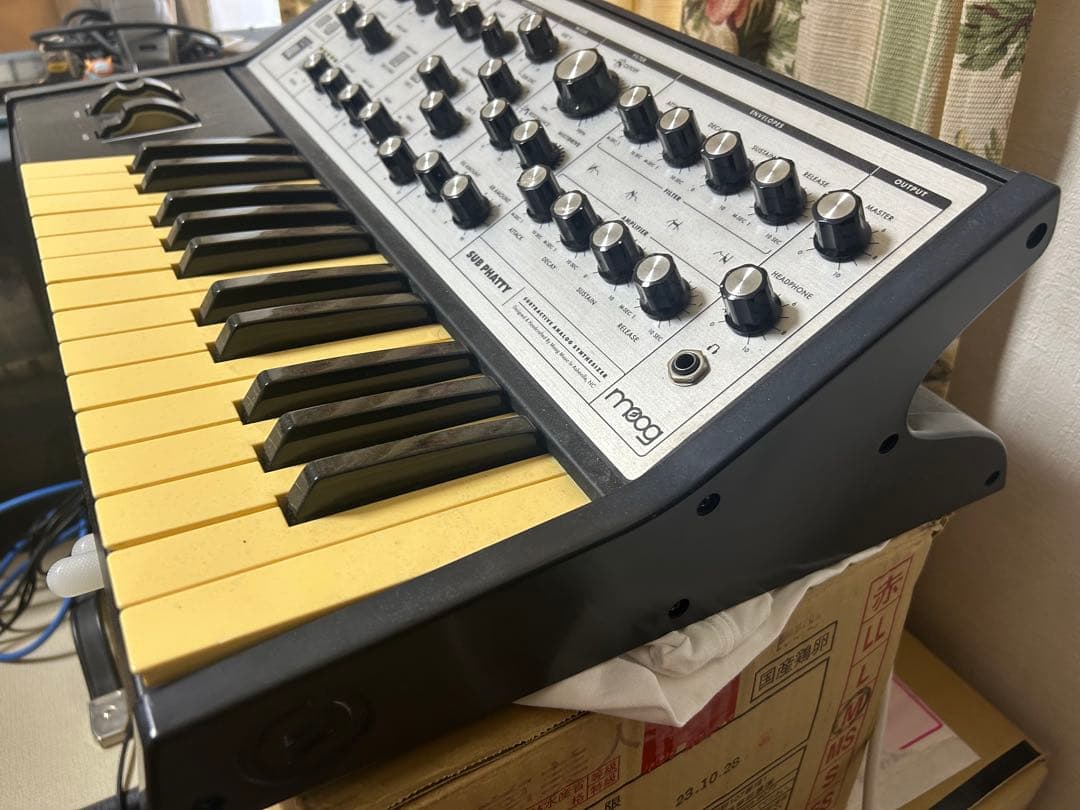 Moog SUB PHATTY アナログシンセサイザー難あり送料込みです。