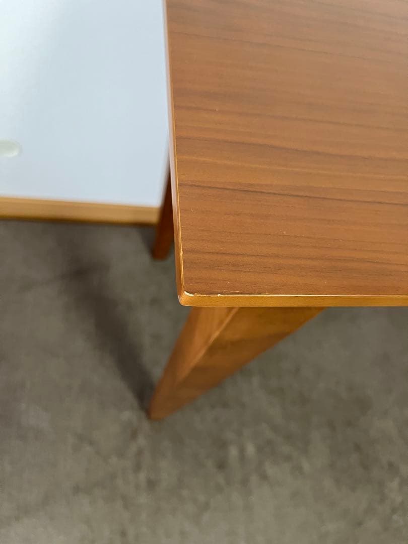 無印良品のテーブル　引き出し付き