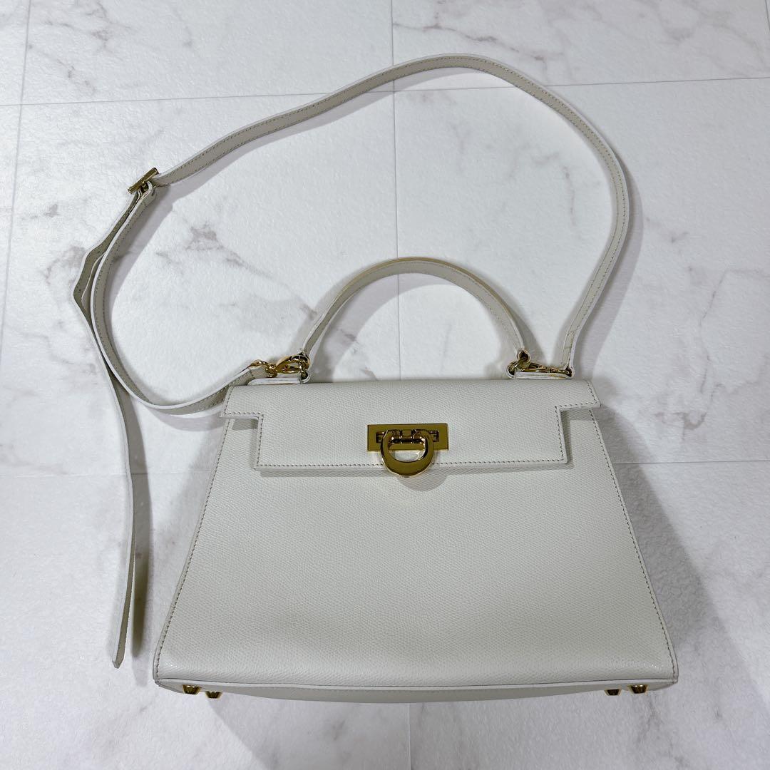 美品 Carbotti Elena 243 カルボッティ エレナ ベージュ