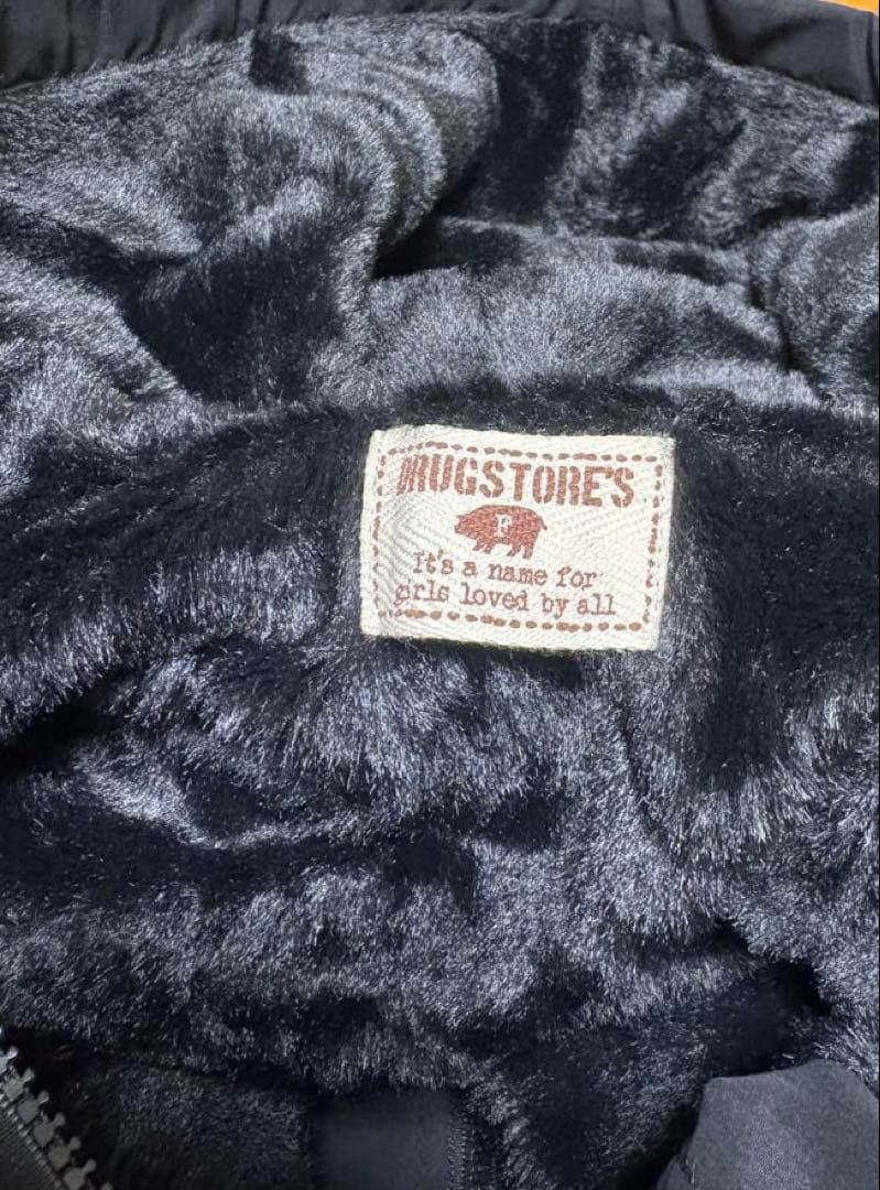 サッちゃんページ4610)新品、未使用！ドラッグストアーズ ジャンパー