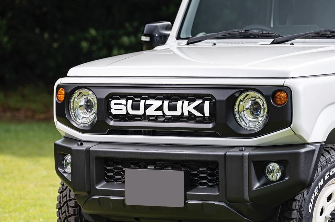 ジャンボ‼️ジムニー シエラ ノマド グリル未塗装 ジャンボエンブレム ホワイト①