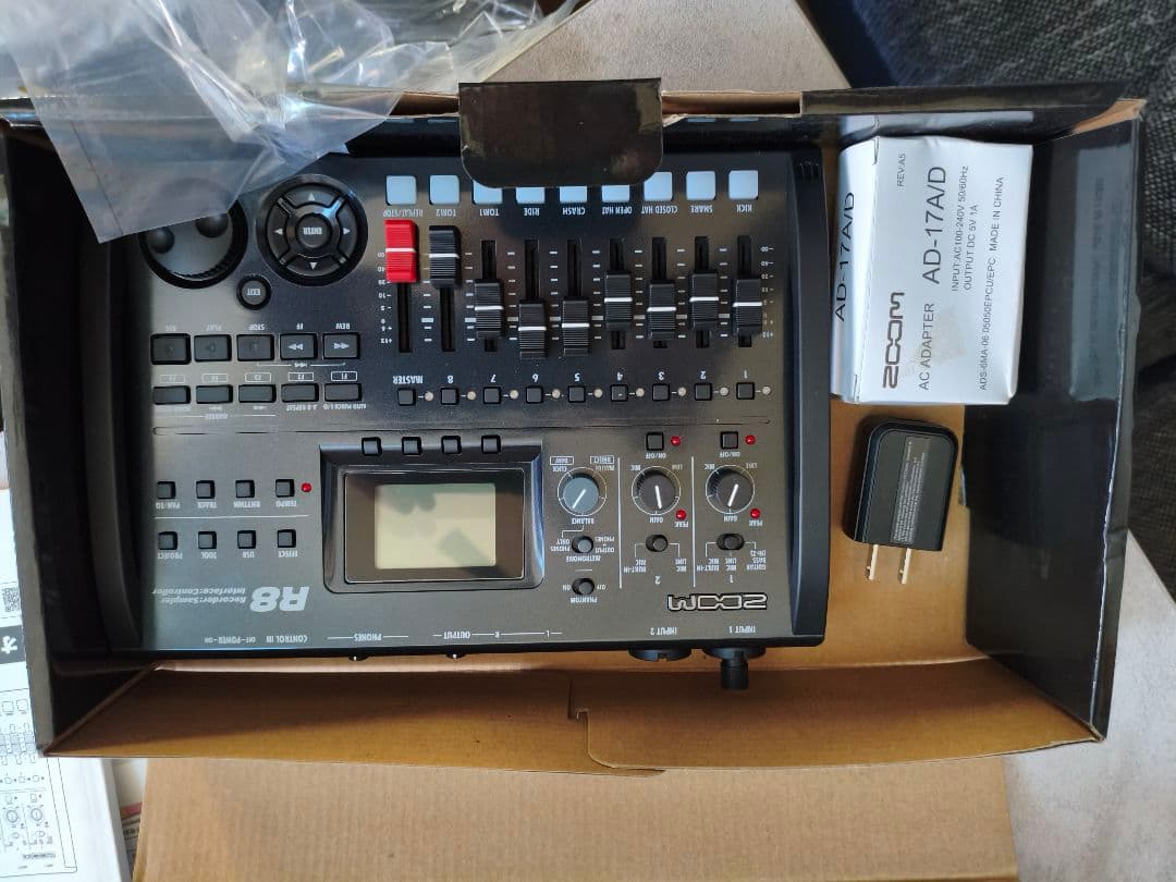 Zoom R8 レコーダー・サンプラー・コントローラー