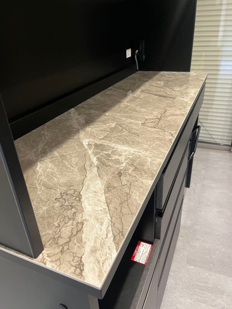 黒の食器棚・キッチンカウンター