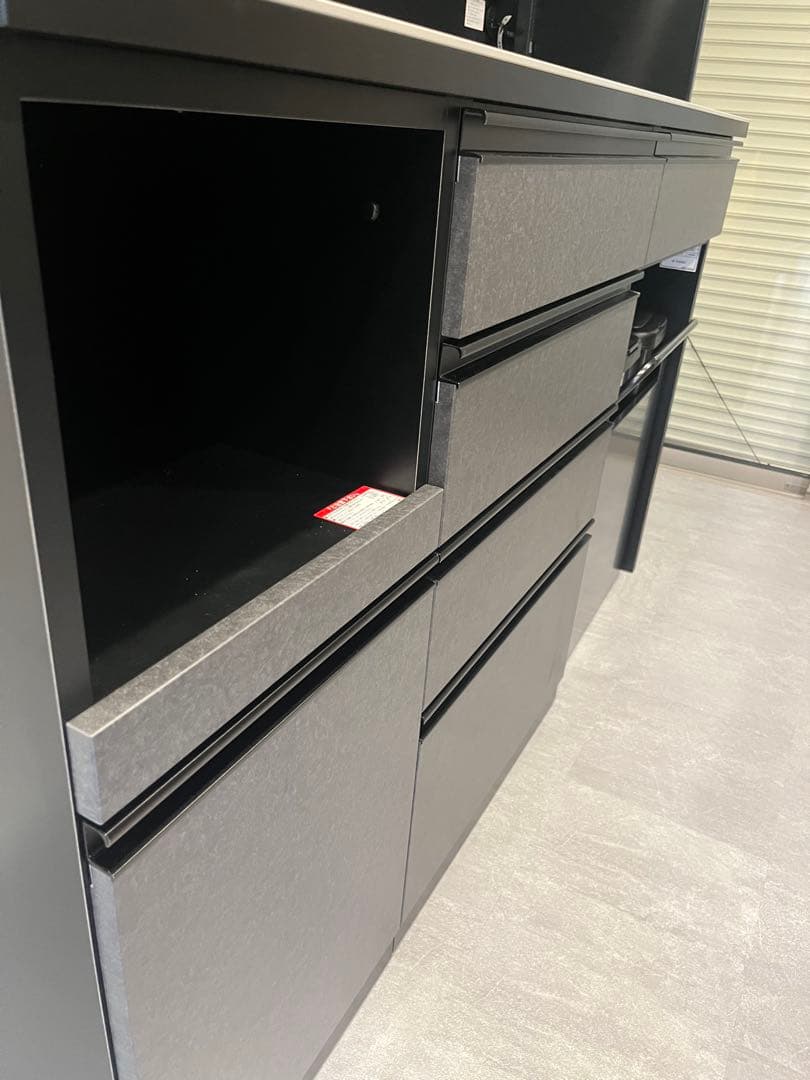 黒の食器棚・キッチンカウンター