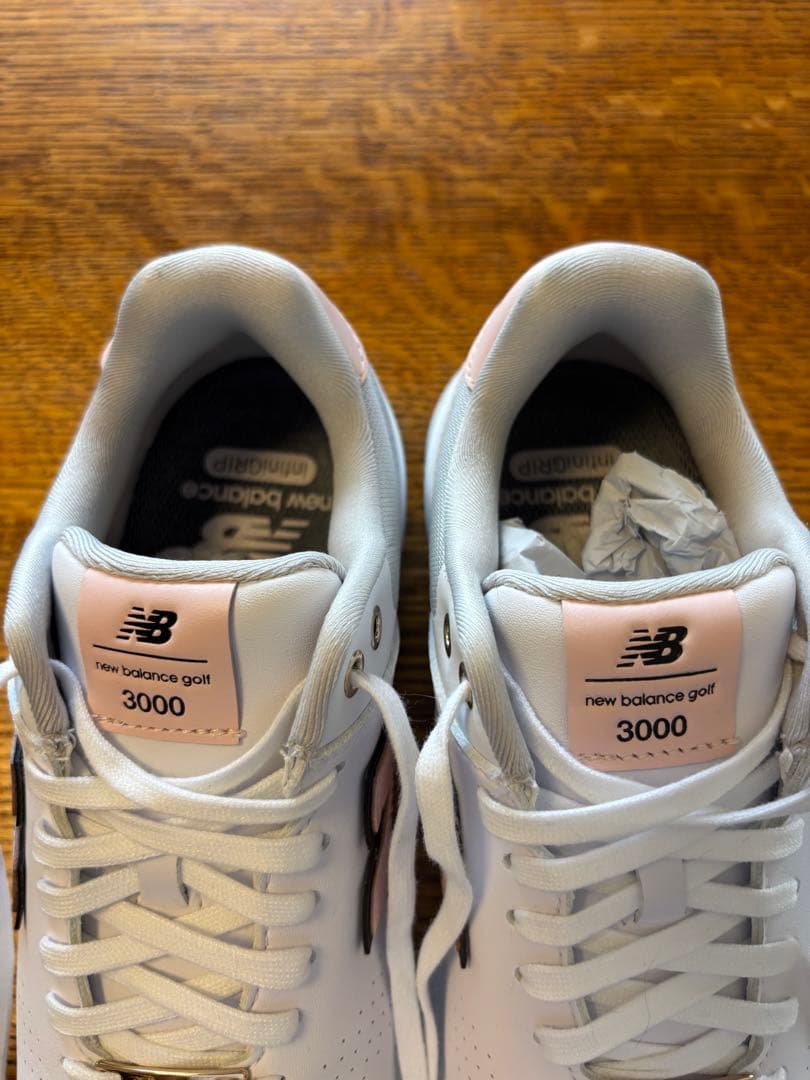 【新品】New Balance 3000 稲見萌音モデル22.5センチ