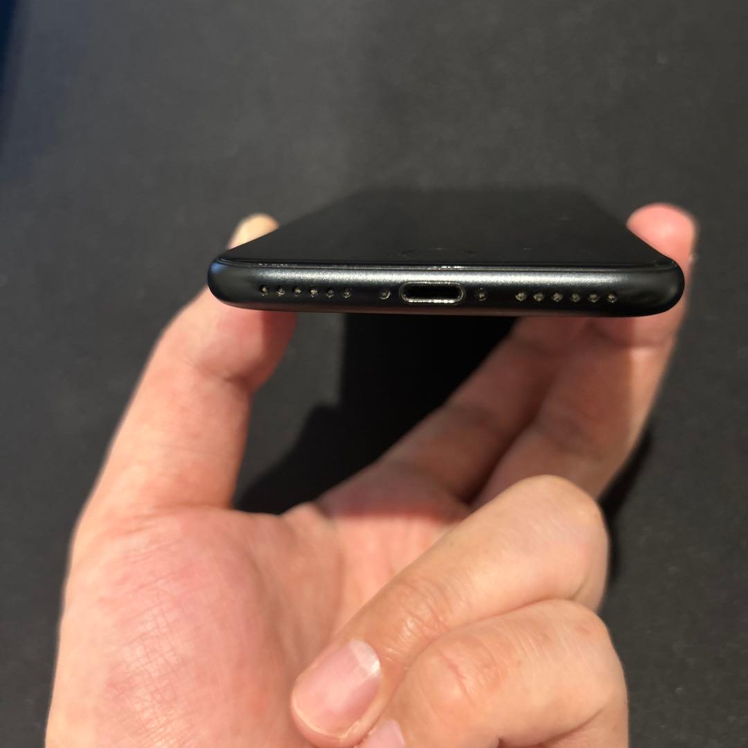 iPhone SE 第二世代　ブラック