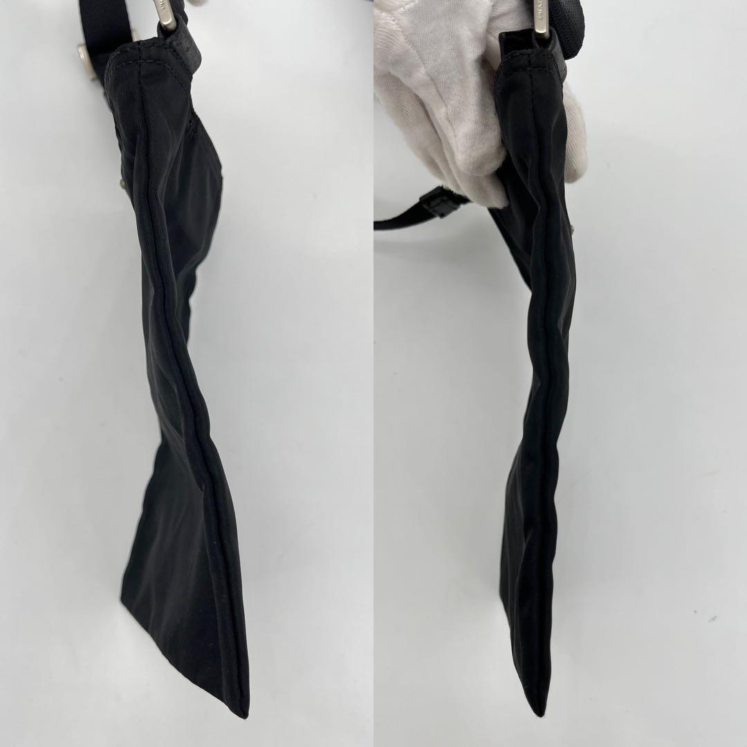 PRADA ミニショルダーバッグ サコッシュ 斜めがけ 三角ロゴ 黒 ナイロン