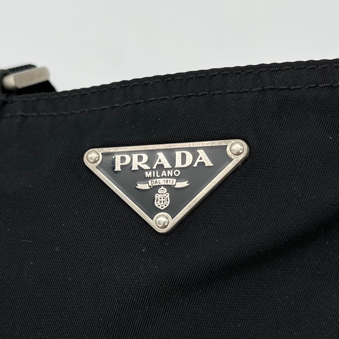 PRADA ミニショルダーバッグ サコッシュ 斜めがけ 三角ロゴ 黒 ナイロン