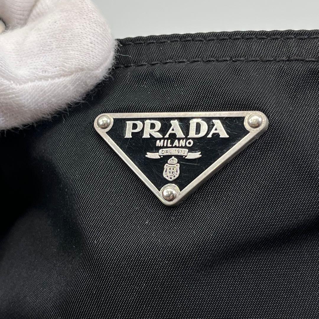 PRADA ミニショルダーバッグ サコッシュ 斜めがけ 三角ロゴ 黒 ナイロン