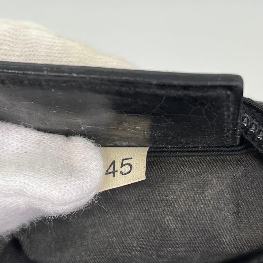 PRADA ミニショルダーバッグ サコッシュ 斜めがけ 三角ロゴ 黒 ナイロン