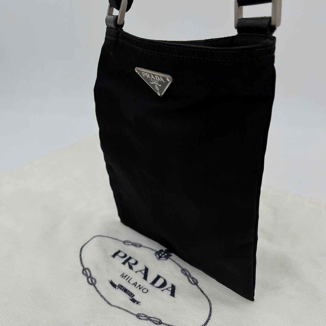 PRADA ミニショルダーバッグ サコッシュ 斜めがけ 三角ロゴ 黒 ナイロン