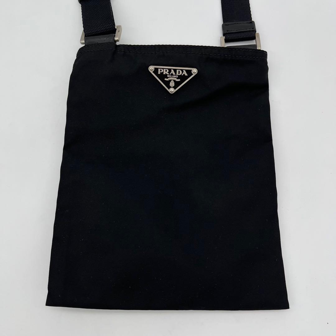 PRADA ミニショルダーバッグ サコッシュ 斜めがけ 三角ロゴ 黒 ナイロン