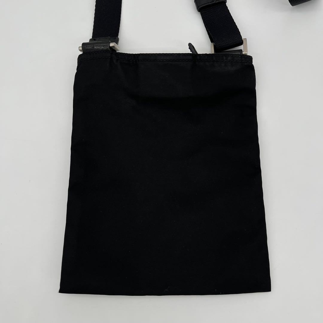 PRADA ミニショルダーバッグ サコッシュ 斜めがけ 三角ロゴ 黒 ナイロン
