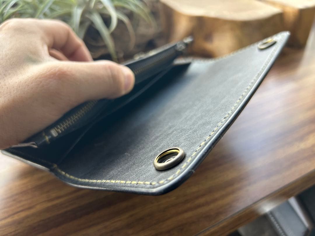 牛ヌメ革 トラッカーウォレット ロング 手染めブラック 手縫い　ハンドメイド