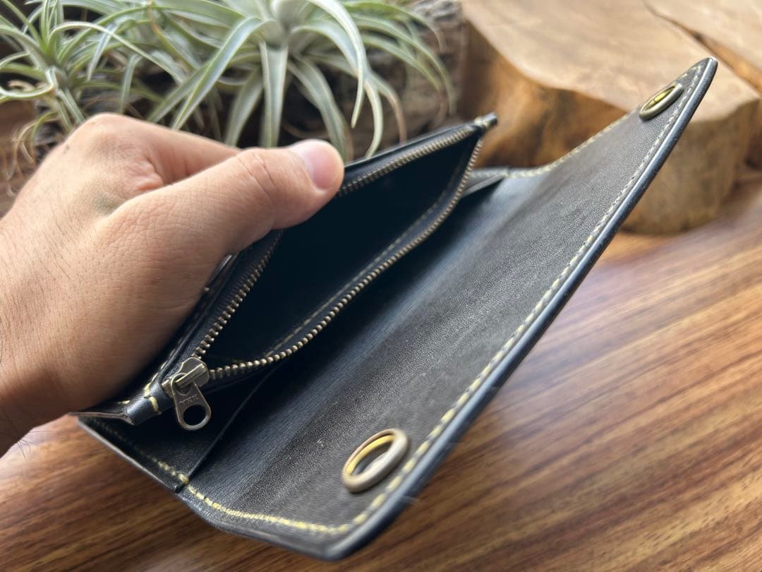 牛ヌメ革 トラッカーウォレット ロング 手染めブラック 手縫い　ハンドメイド