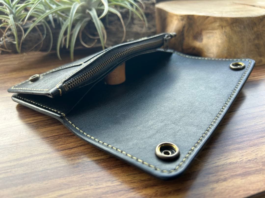 牛ヌメ革 トラッカーウォレット ロング 手染めブラック 手縫い　ハンドメイド