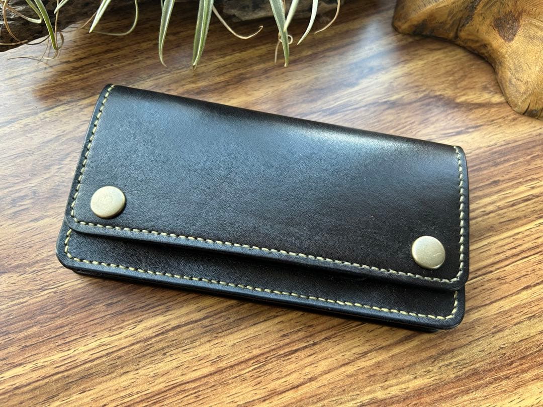 牛ヌメ革 トラッカーウォレット ロング 手染めブラック 手縫い　ハンドメイド