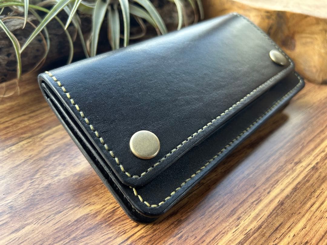 牛ヌメ革 トラッカーウォレット ロング 手染めブラック 手縫い　ハンドメイド