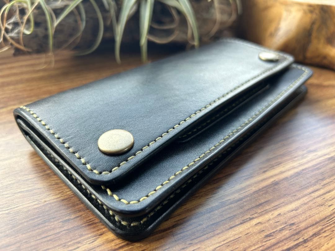 牛ヌメ革 トラッカーウォレット ロング 手染めブラック 手縫い　ハンドメイド