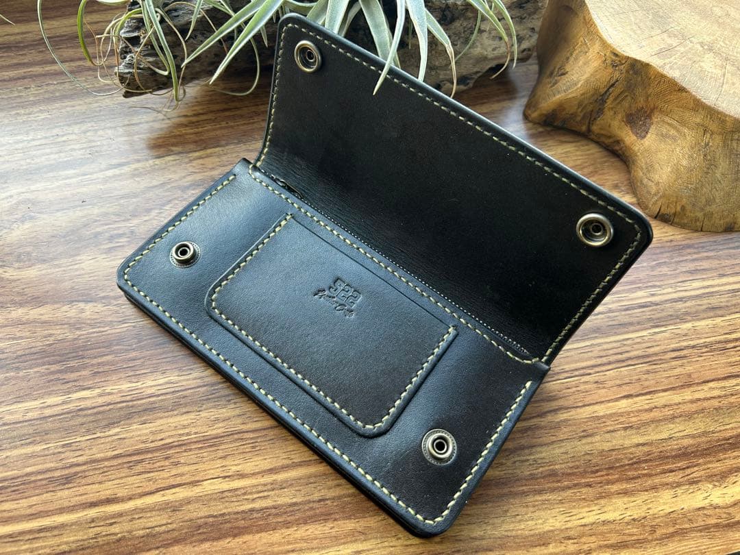 牛ヌメ革 トラッカーウォレット ロング 手染めブラック 手縫い　ハンドメイド