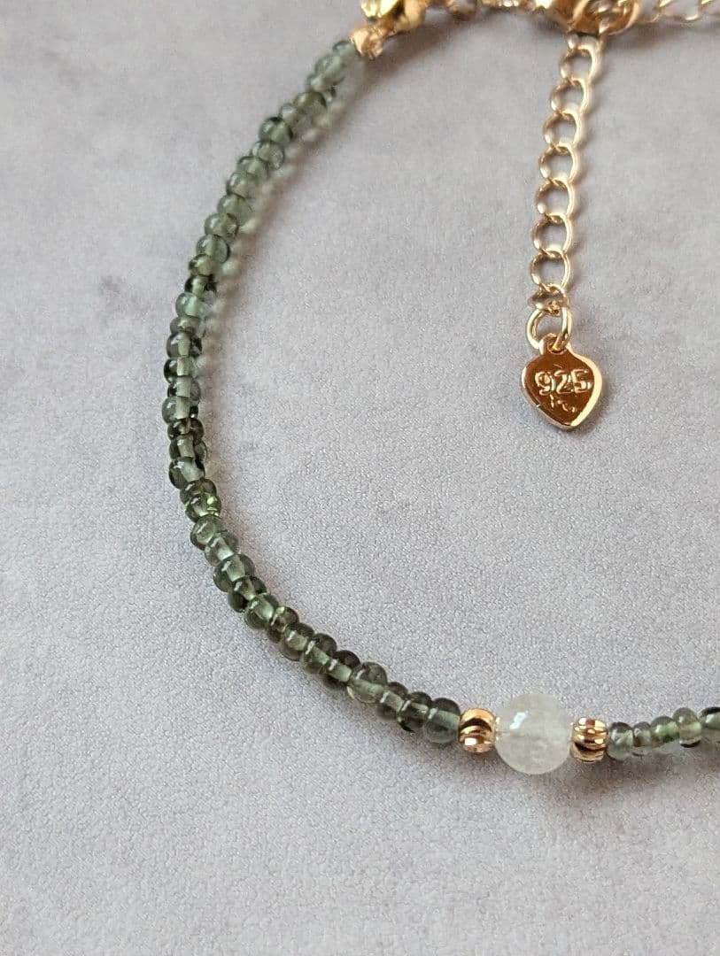 希少　モルダバイト小粒とリビアングラス丸玉のブレスレット　14kgf