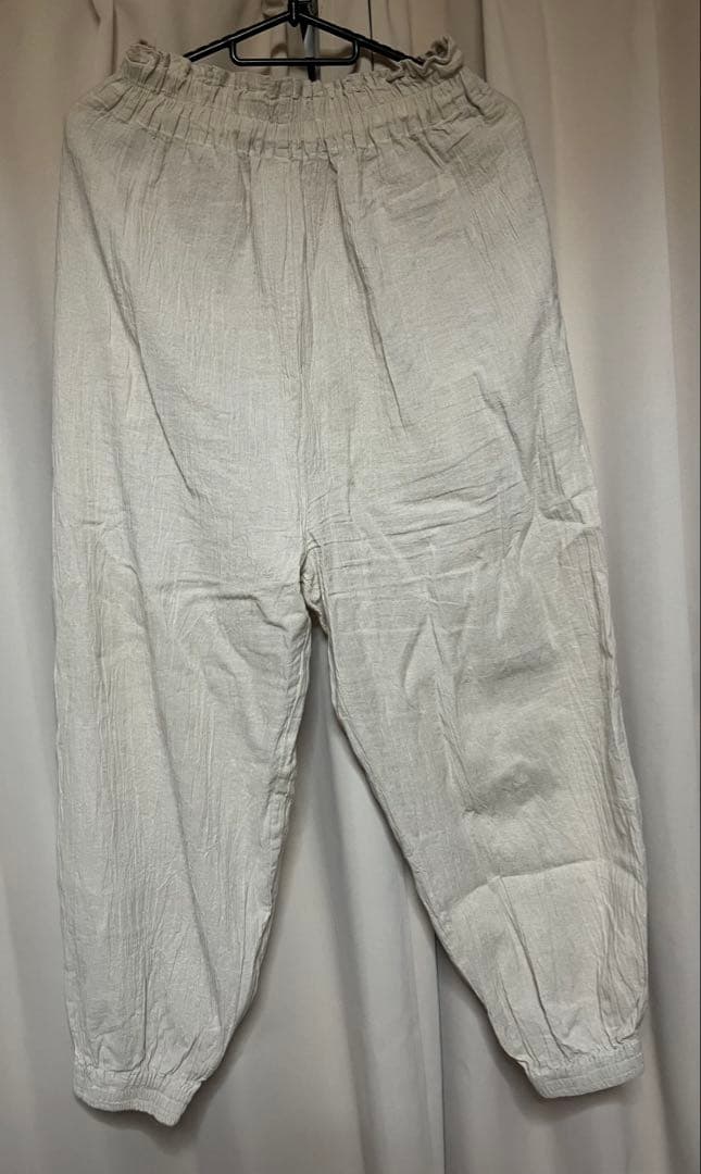 新品未使用　バルーンパンツスリム　生成　S(W60) ヂェン先生の日常着