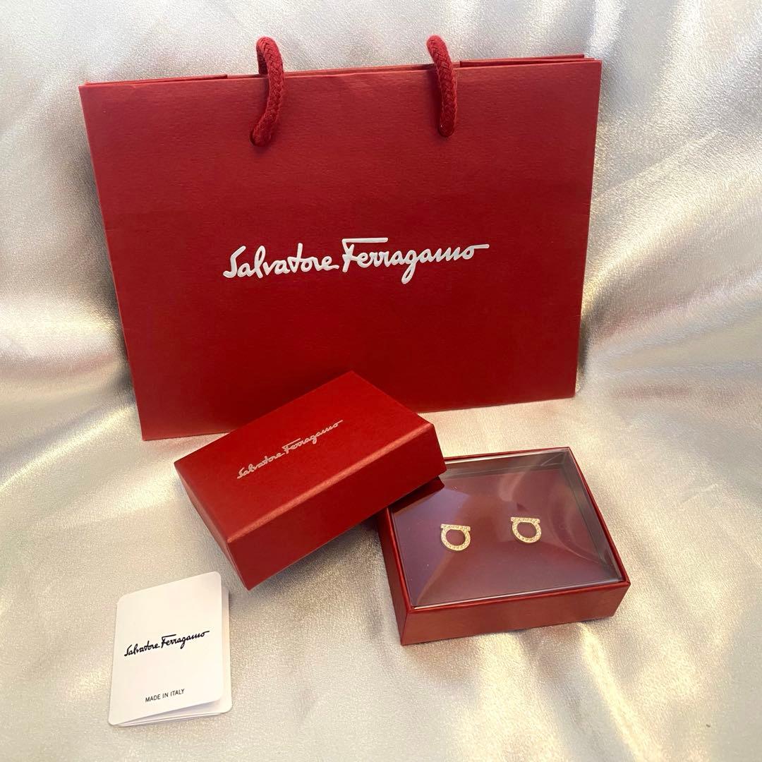 新品未使用 Salvatore Ferragamo モチーフピアス ショッパー付