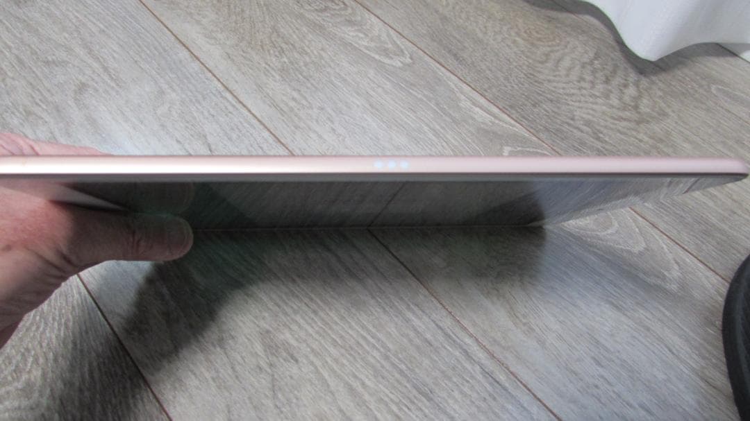 iPad 第7世代 128GB ゴールド MW6G2J／A SIMフリー