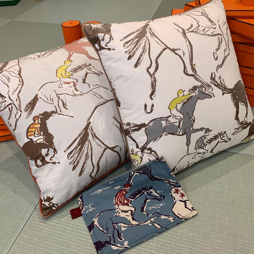 Y*i様 エルメス　クッション2個　ポーチつき　馬と騎手デザイン　箱なし