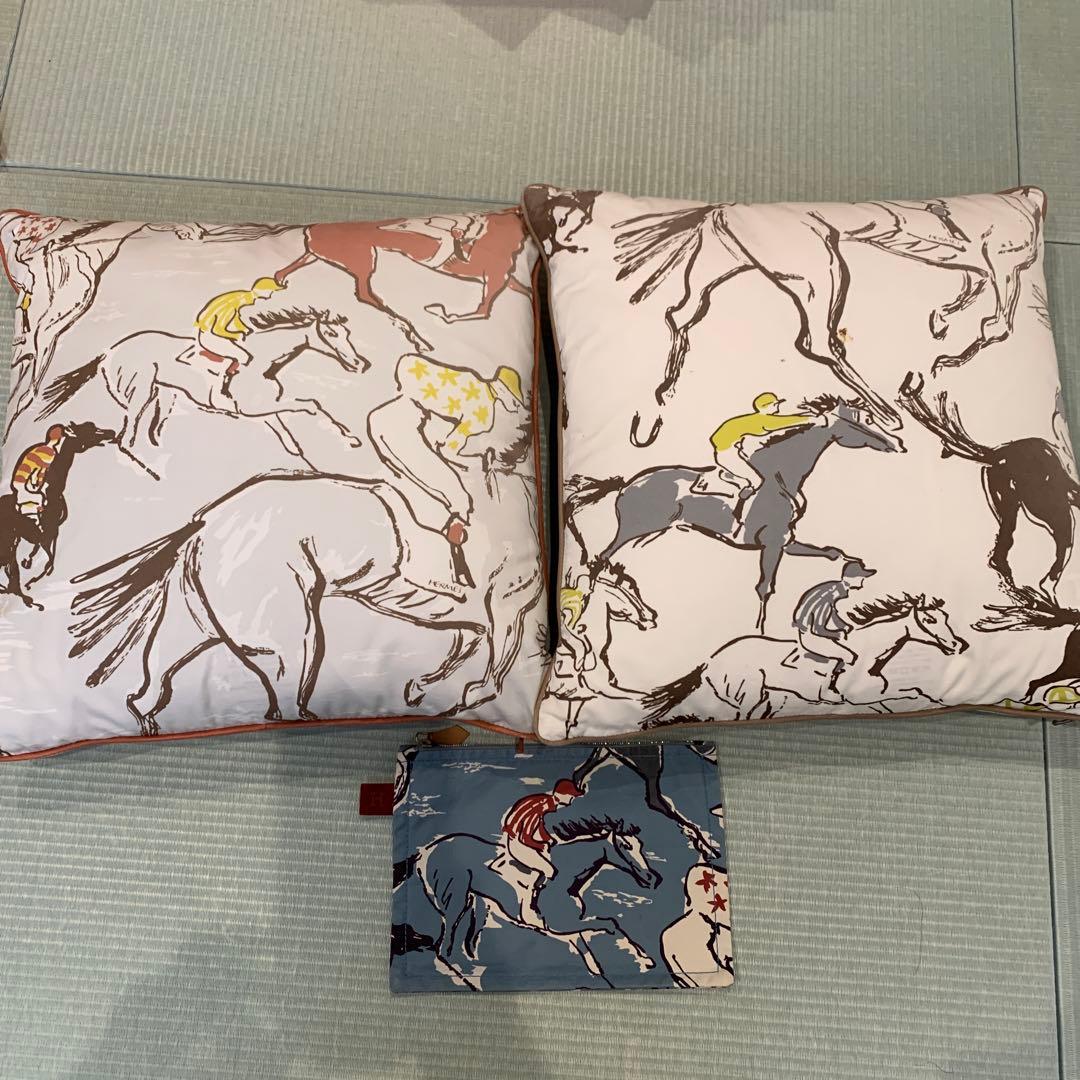 Y*i様 エルメス　クッション2個　ポーチつき　馬と騎手デザイン　箱なし