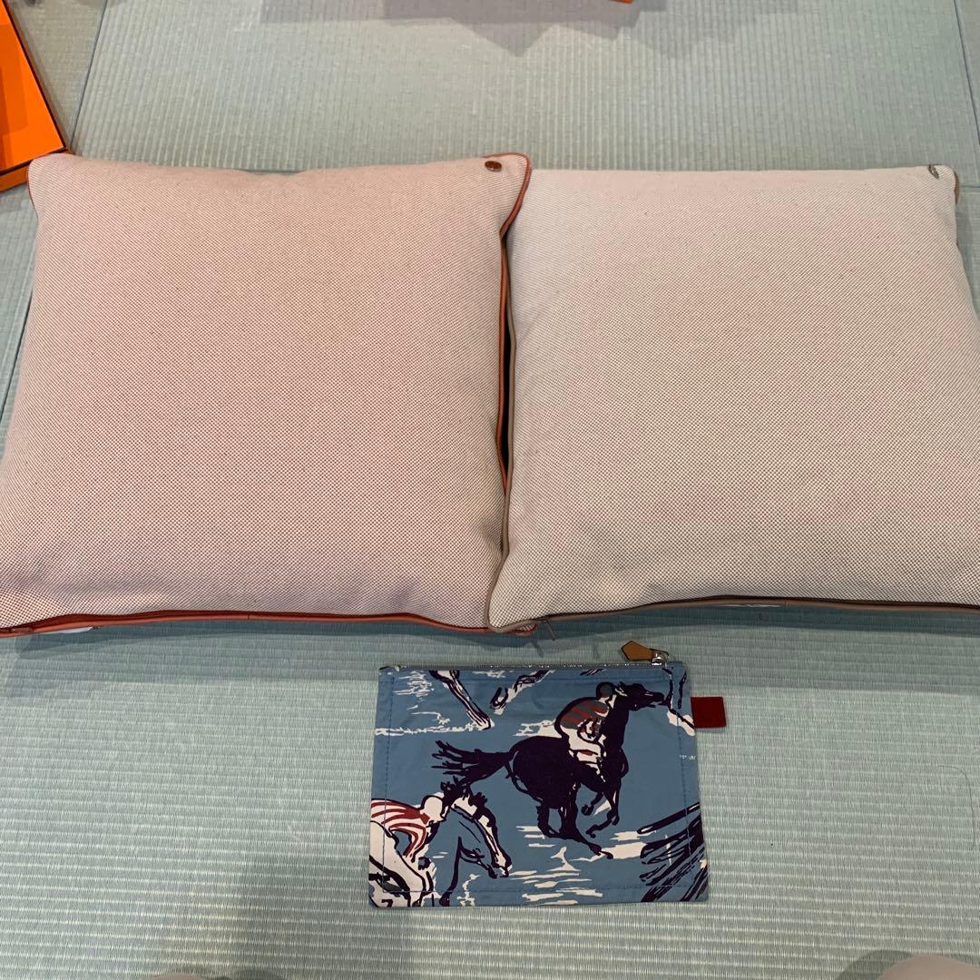Y*i様 エルメス　クッション2個　ポーチつき　馬と騎手デザイン　箱なし