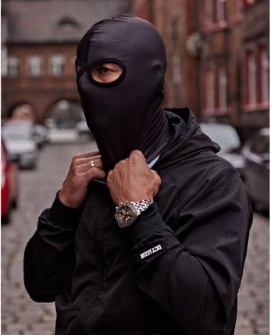 ULTRAS 防水バラクラバ付きウインドブレーカー