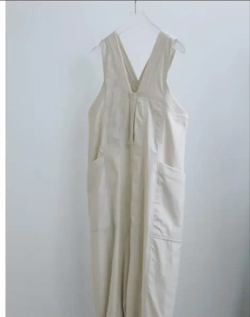 anukeホワイト Vネック オールインワン未使用