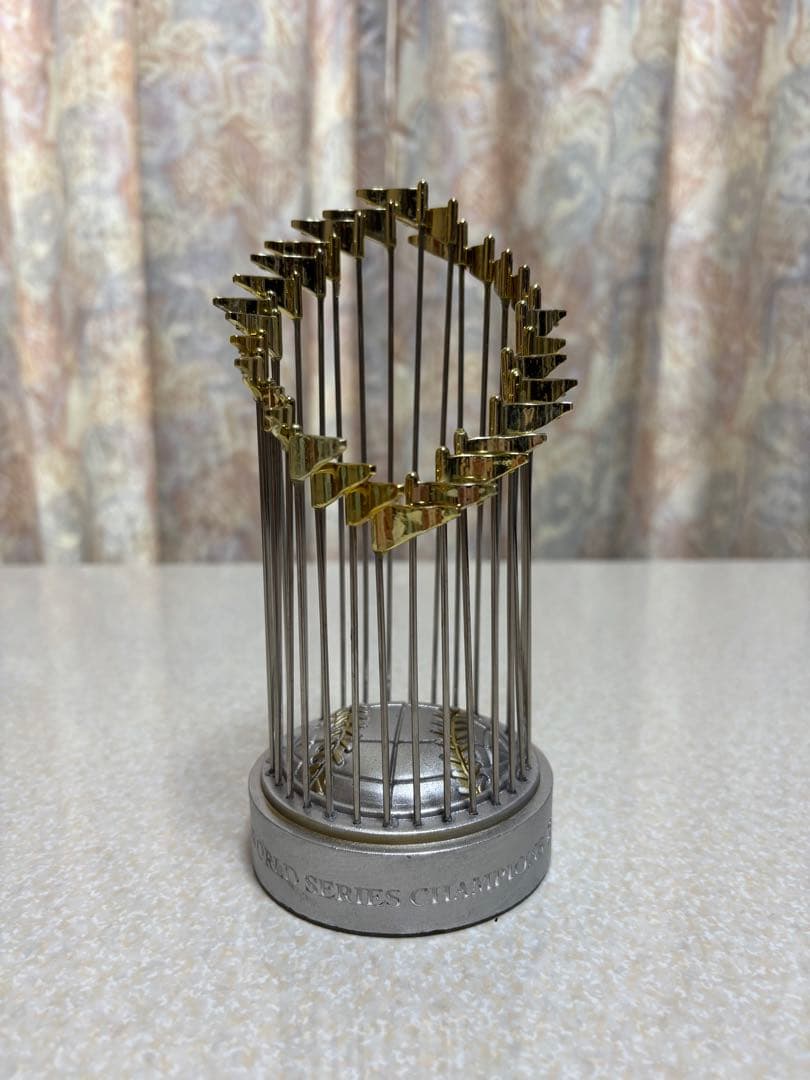 ロサンゼルス・ドジャース ワールドシリーズトロフィー レプリカ 2024
